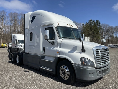 USED 2016 FREIGHTLINER CASDCADIA