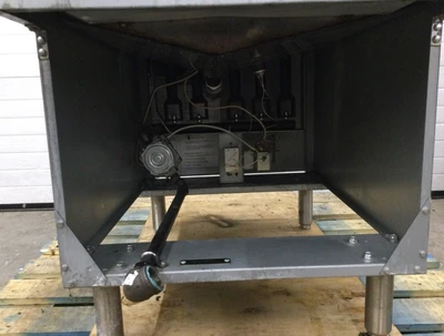 167-0093 Avantco FF518 70-100 lbs. Natural Gas Fryer