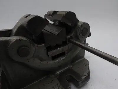 Used BISON ROUND STOCK VISE Misc Industrial Equipment Kentucky US | Aucto #687565