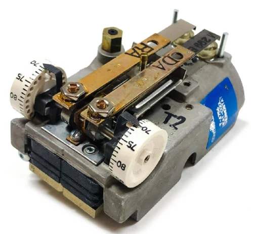 Johnson Controls T-4756-206 Heating-Cooling High Volume Output Thermostat [New]