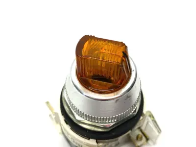 USED ALLEN-BRADLEY SER. T ILLUMINATED SELECTOR SWITCH 2-POS AMBER 24V