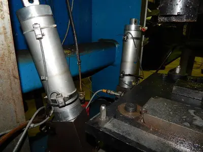 120 Ton FARGER & JOOSTEN MULTIPOWER Air/Oil Press