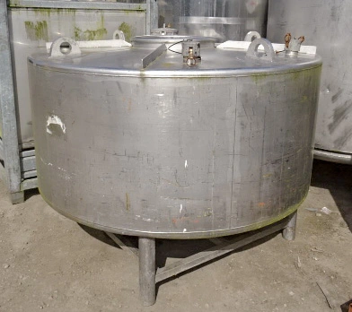 1,350 L S/S Enclosed Storage Tank