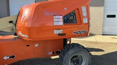 USED 2021 JLG 400S
