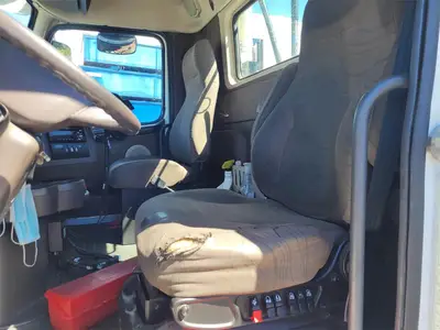USED 2017 VOLVO VNL64T300