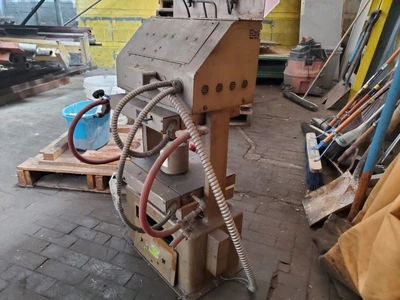 PHI 12.5" x 9.5" Hydraulic Press