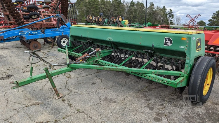 Used JOHN DEERE 8300 Grain Drills | Rosseel's Equipment Inc #720640