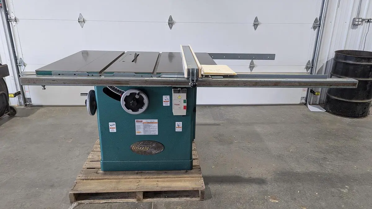 USED 2006 GRIZZLY G7209