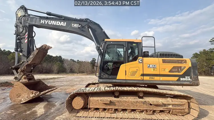 Used 2022 HYUNDAI HX300AL Crawler Excavators Texas US | National Equipment Dealers #1422427