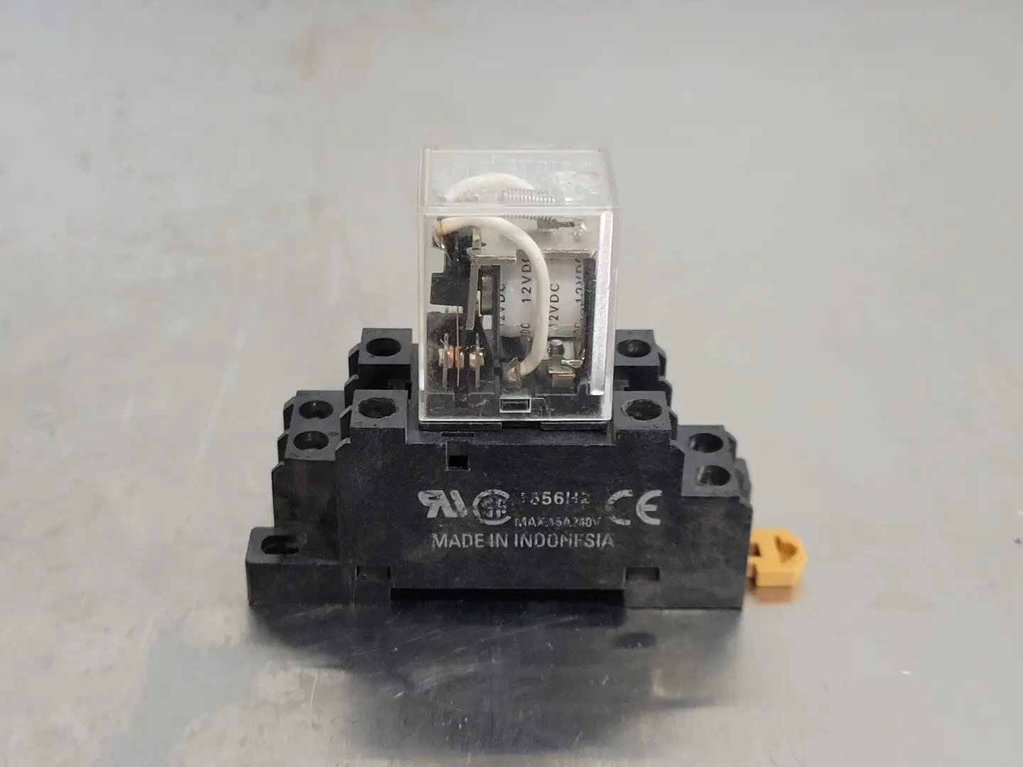 USED OMRON LY2