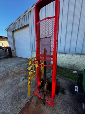 Used _UNKNOWN_ _UNKNOWN_ Pallet Stackers Ohio US | Myron Bowling Auctioneers Inc #1518707