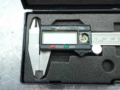 Used _UNKNOWN_ _UNKNOWN_ Digital Calipers Ohio US | HGR 24 #941868