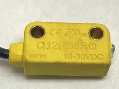 Used Banner Engineering Q12 Series Miniature Self-Contained Sensor Receiver 10-30VDC Photoelectric Sensors Michigan US | Maverick Industrial Sales #1392419