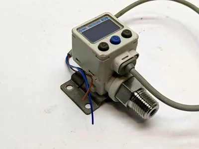 ZSE80-N02L-P | SMC  Digital Pressure Switch 10" Minimum Cable Length - Used