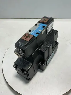 USED VICKERS DG4V-3-6C-M-U-HL7-60-EN594