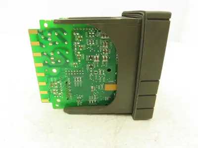 Honeywell UDC2300 Mini-Pro Temperature Controller DC230L-E0-00-10-0000000-00-0