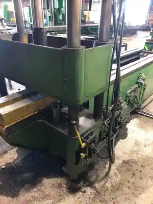 60 TON 4 POST HYDRAULIC STRAIGHTENING PRESS, 42" LR X 18" FB TABLE, 117" PNEUMATIC RUN OUT TABLE,