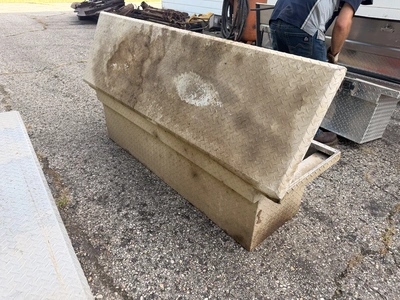 Used TRUCK TOOL BOX WITH CONTENTS _UNKNOWN_ Tool Box Michigan US | Miedema Asset Management Group #1414314