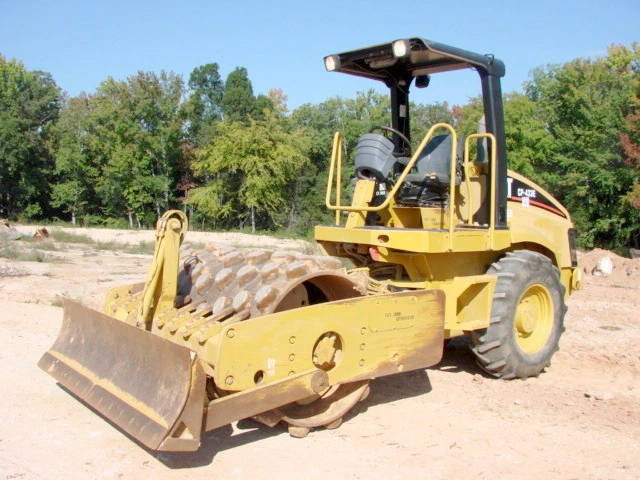 USED 2007 Caterpillar CP-433E