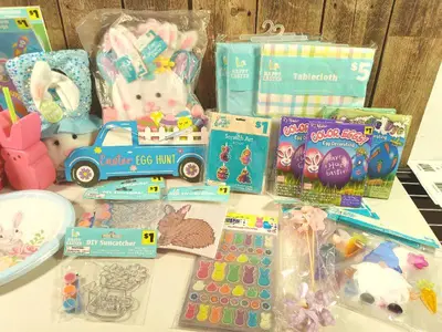 Lot of Easter (eggs, door hanger, etc.)