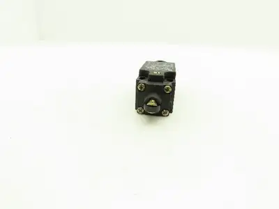Telemecanique XCK P102H7 Limit Switch Roller Plunger 240vac 3A