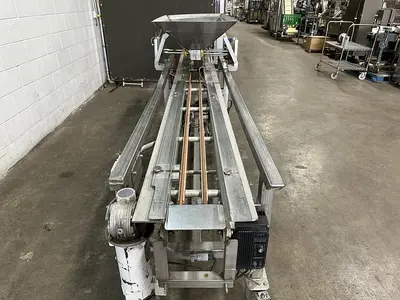 Berry Volumetric Clamshell Filler