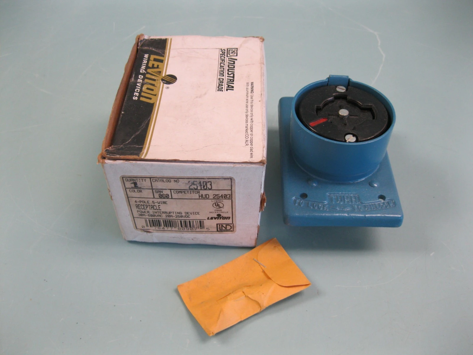 NEW Leviton 25403