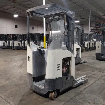 USED 2016 CROWN RR5725-45