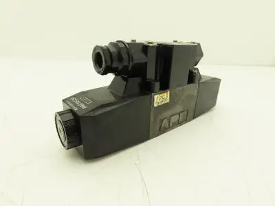 Tokimec Vickers DG4V-3-2C-M-P7-H-7-50 Hydraulic Directional Solenoid Valve 24V