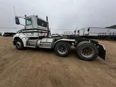 USED 2011 PETERBILT 384