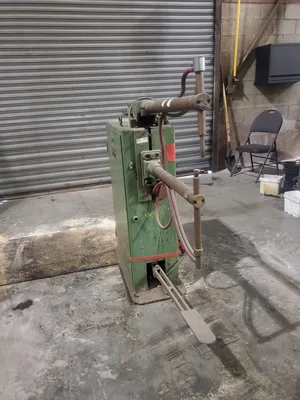 Used _UNKNOWN_ _UNKNOWN_ Spot Welders Quebec CA | Machineco #1256442