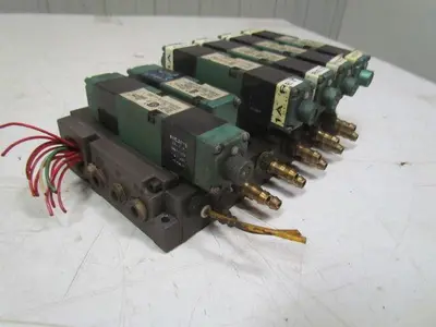 Numatics 6 station flexiblock w/(4) 082SS425K solenoid valves (1) 082SA43AK
