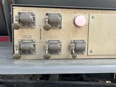 USED 2011 WILCOX FIBERGLASS ACID TRAILER