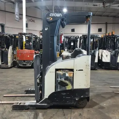 USED 2016 CROWN RR5725-45