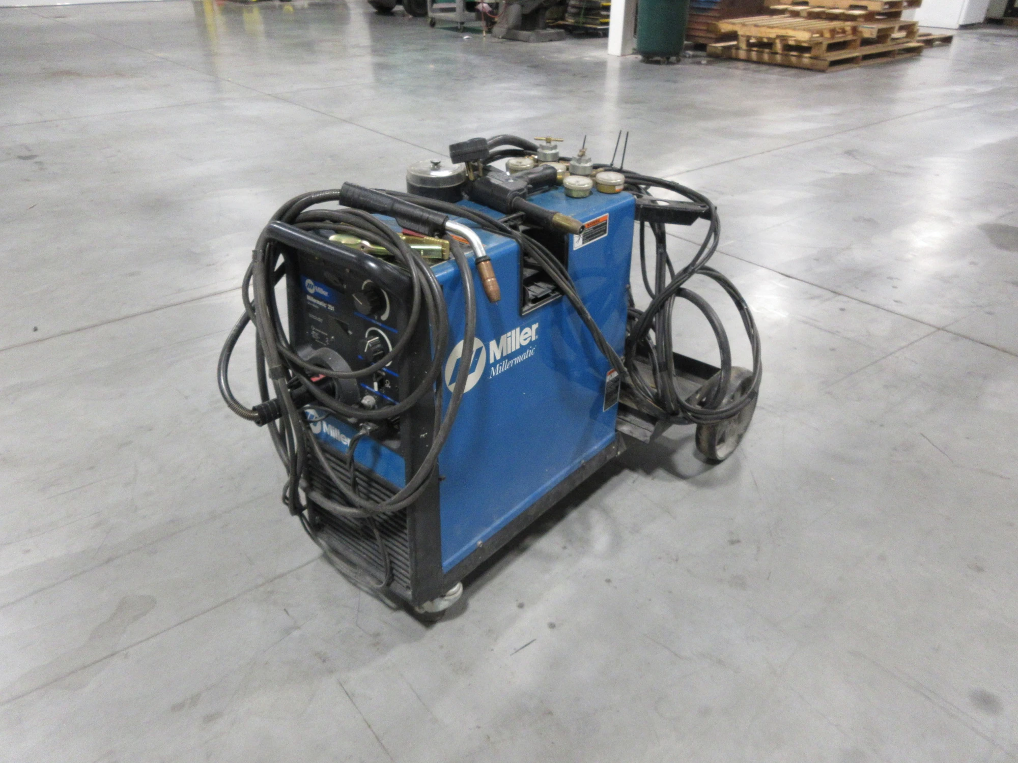 Used MILLER MILLERMATIC 251 Mig Welders Minnesota US | Machinesused.com #1424286