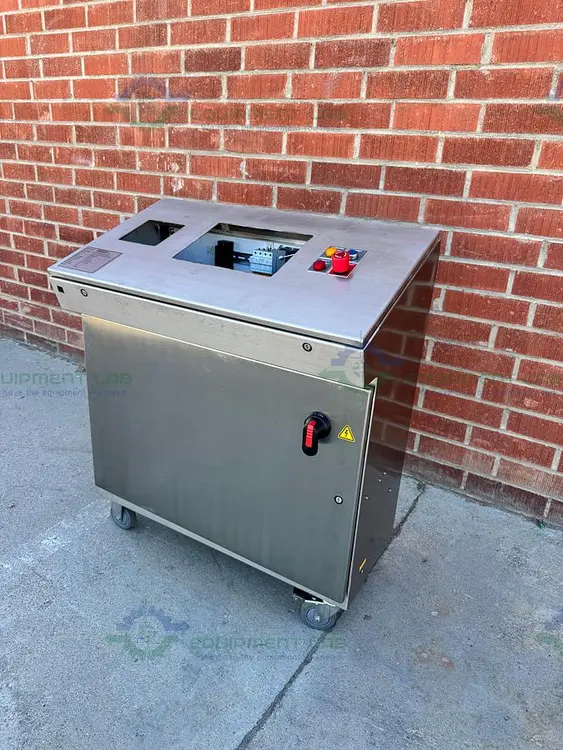 Used NORTHERN LIPIDS STAINLESS STEEL ENCLOSURE 36" X 36" X 20" W/ CASTERS Electronics & Components California US | Equipment Lab #1439555