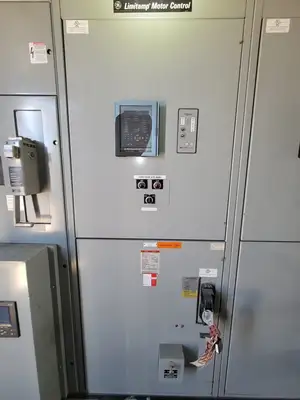 5kV Motor Control Center (MCC) Unit w/ (4) Breakers & (2) Load-Break Switches