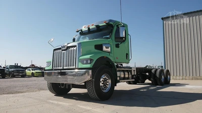 New | in-Stock 2025 WESTERN STAR 47X Cab Chassis trucks Texas US | Roll Off Truck World #1492024