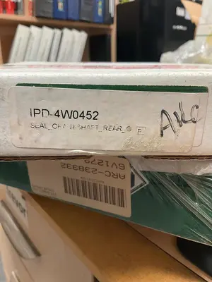 IPD OIL SEAL PN: 4W0452