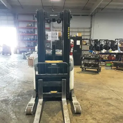 USED 2018 CROWN RR5725-45