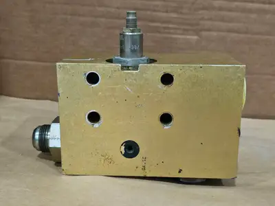 Used VICKERS MCD-4956 Parts (Hydraulics and Pneumatics) British Columbia CA | Lenmark #1440873