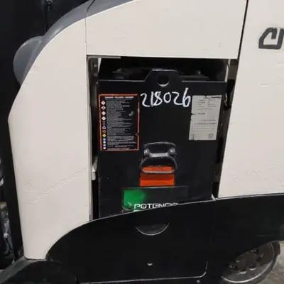 USED 2019 CROWN RR5725-45