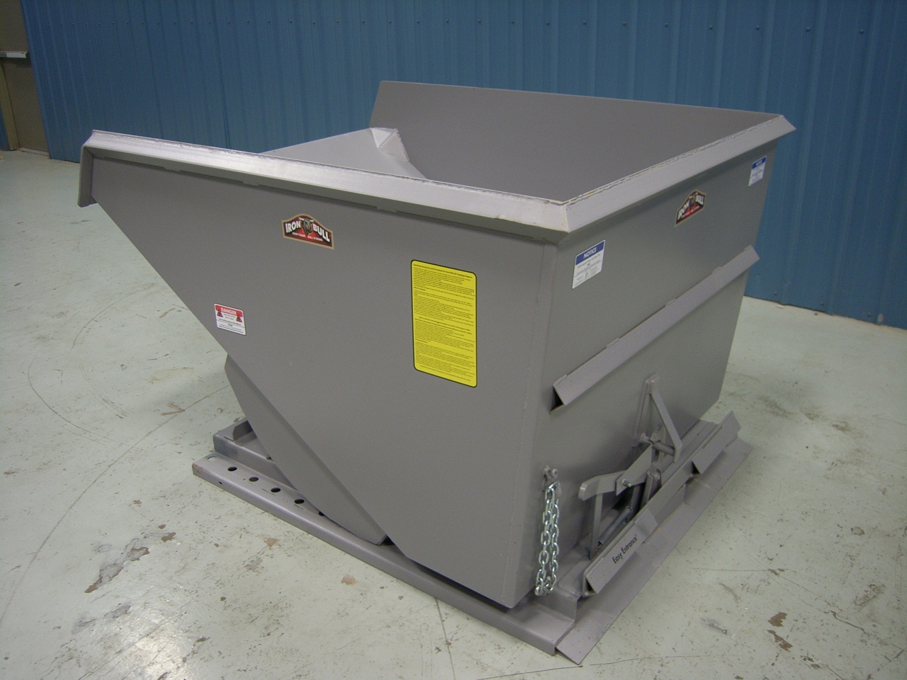 Iron Bull Big Bull Series 2 Yard Self-Dumping Hopper