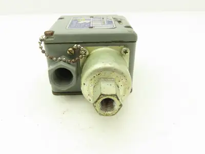 Square D 9012ACW5 Adjustable Pressure Switch 1-75 PSI 4-15 Differential