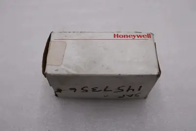 NEW OPEN BOX Honeywell 18PA1 Micro Switch Terminal Block STK H915A