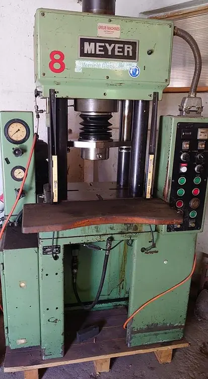 Used 1982 MEYER 30T Hydraulic Presses CZ | Amaron s.r.o. #1065193