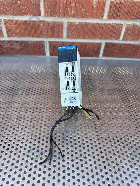 Used MITSUBISHI MR-J2S-10A AC SERVO DRIVE 100W, 170V 0-360HZ 1.1A OUTPUT Electronics & Components California US | Equipment Lab #1275626