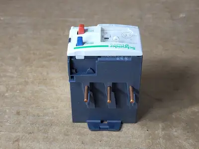 USED SCHNEIDER ELECTRIC LRD07