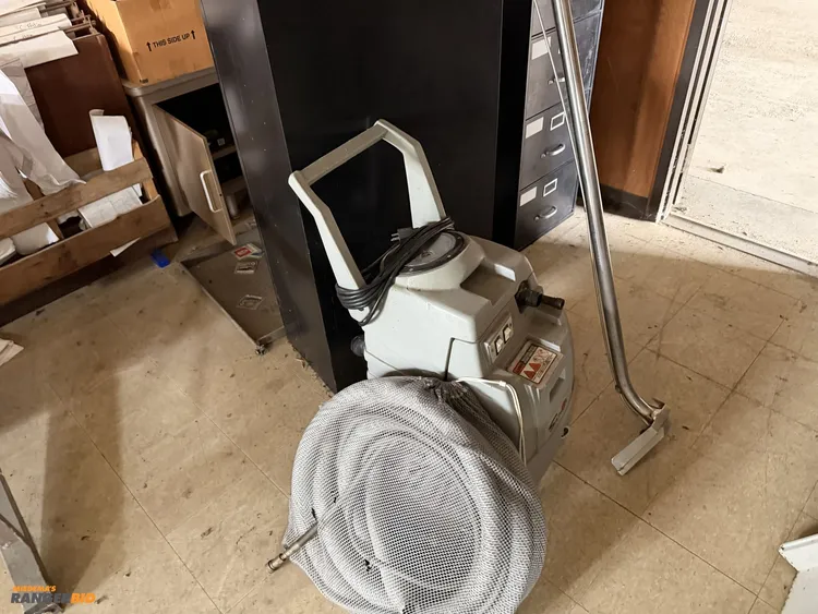 Used CARPET STEAMER AND DIRT DEVIL (BOTH WORK) _UNKNOWN_ Vacuum Cleaners Michigan US | Miedema Asset Management Group #1304378