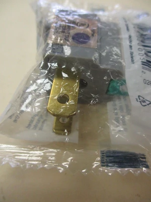 NEW Leviton 028-274